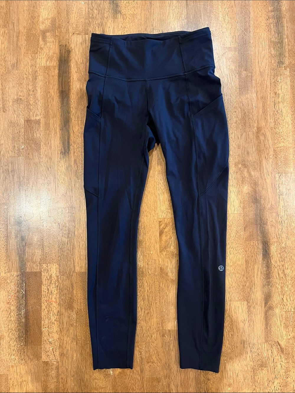 Lululemon Athletica Black 25” Leggings with pockets size 4 NWOT